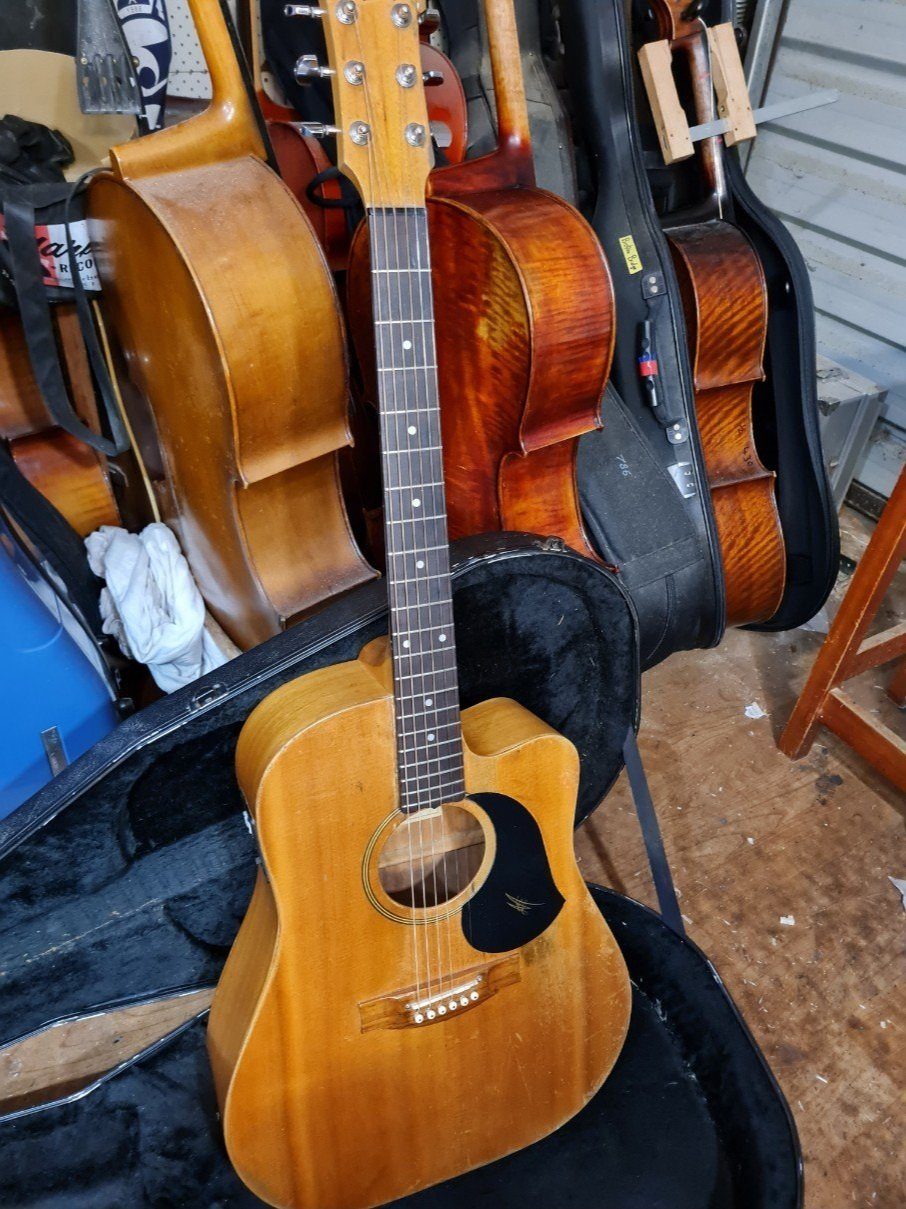 Flood-damaged guitar repair, photo 9